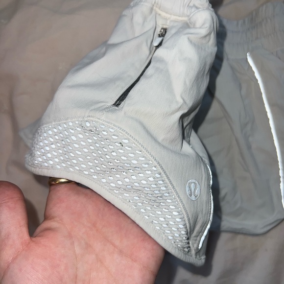 Lululemon rare hotty hot shorts - Picture 3 of 4